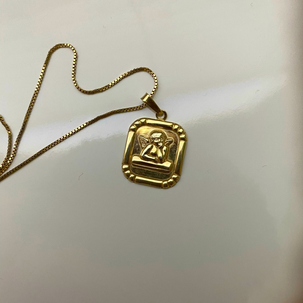 Doux Angel pendant necklace